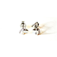 Thumbnail for Pendientes de forma de caballo de plata de ley y circonitas turquesas. Son divinos para combinar con tu look diario. Zoom